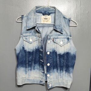 Levi's denim to tone  vest size medium